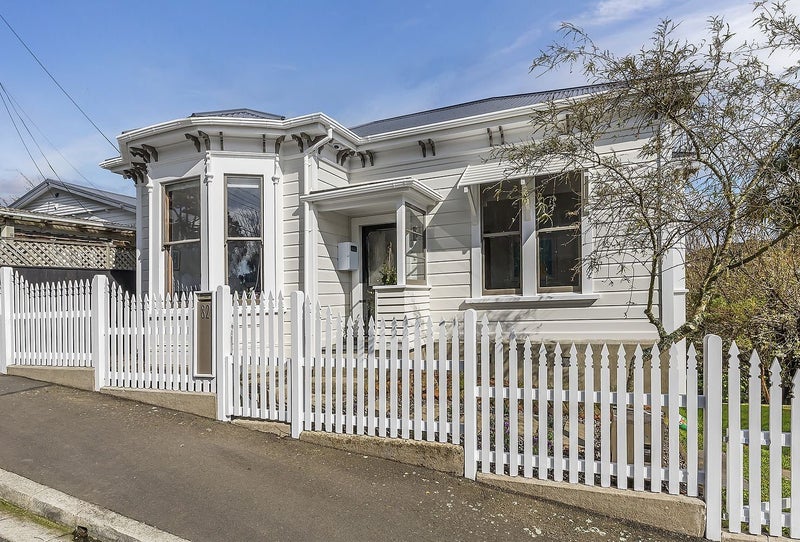 82 Creswick Terrace, Northland, Wellington - Carousel 2