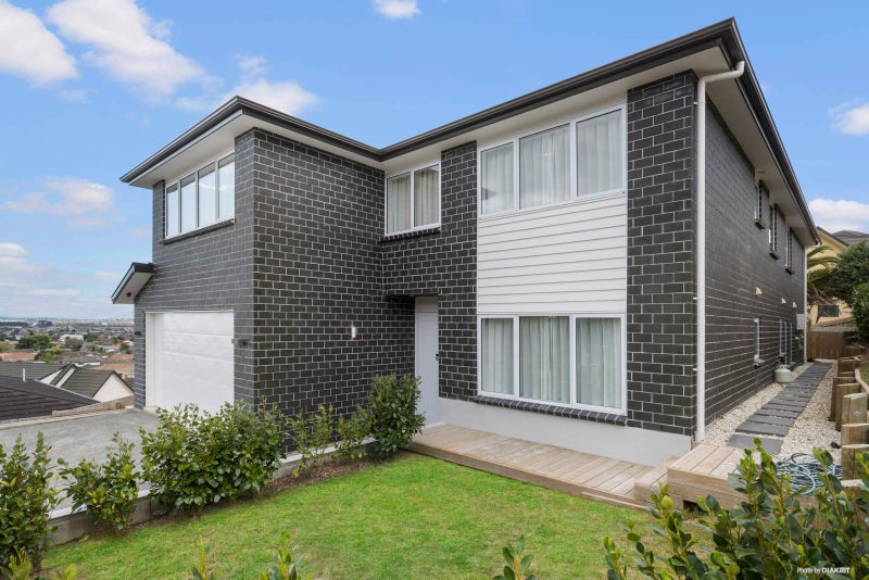 28 Lowburn Place, Clover Park, Auckland - Carousel 1