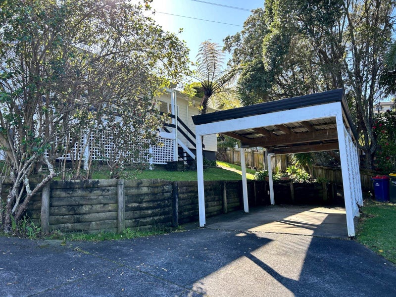 17 Atlantis Place, Totara Vale, Auckland - Carousel 2