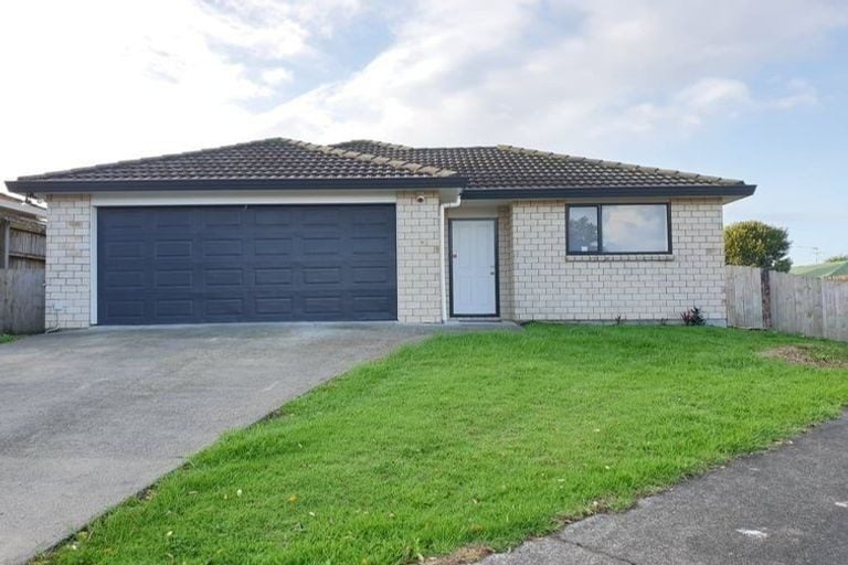 10 Piriti Place, Weymouth, Auckland - Carousel 1