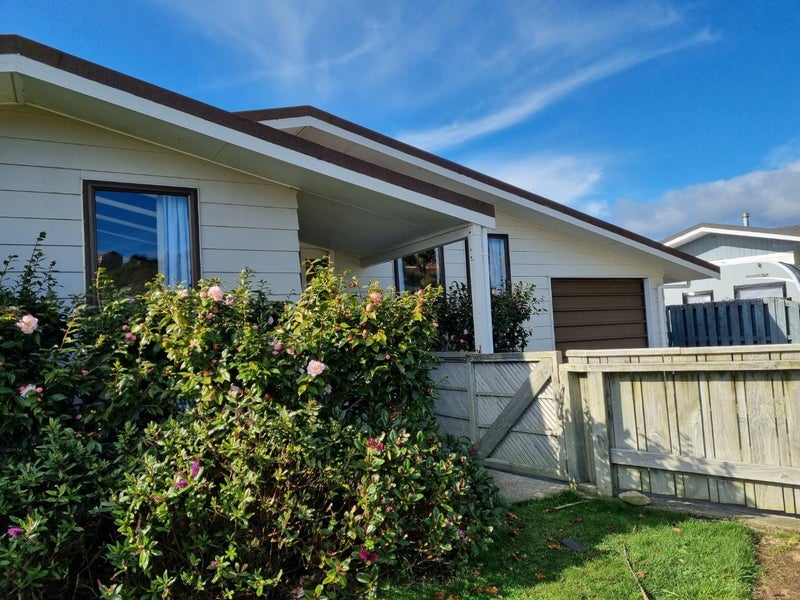 46 Bodmin Terrace, Camborne, Porirua - Carousel 1