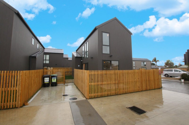 2A Otaimako Place, Mangere, Auckland - Carousel 1