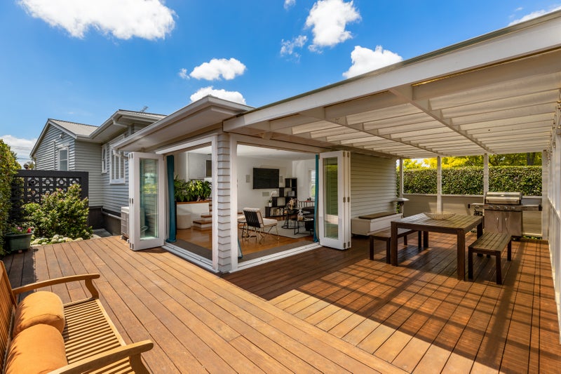 110 Moa Road, Point Chevalier, Auckland - Carousel 1