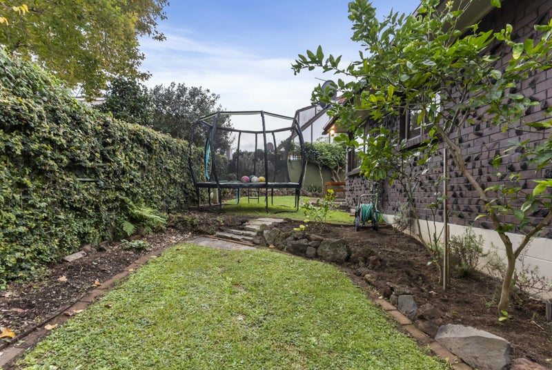 2/11 Regia Close, Half Moon Bay, Auckland - Carousel 2