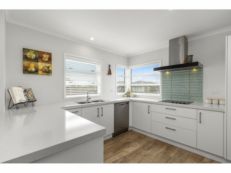 57 Awataha Crescent, Pyes Pa, Tauranga - Carousel 2