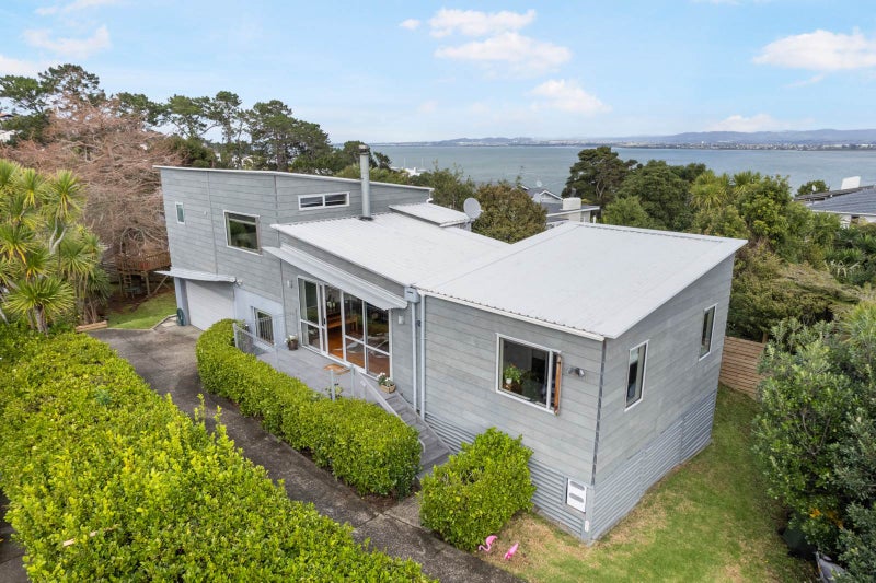 26 Neptune Avenue, Beach Haven, Auckland - Carousel 1