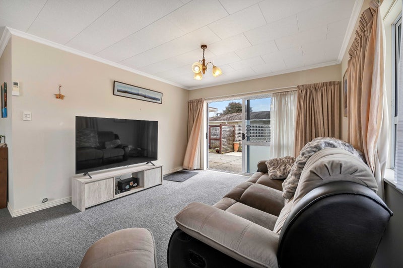 20 Tukapa Street, Westown, New Plymouth - Carousel 2