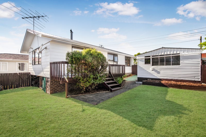 2A Marlene Avenue, Te Atatu South, Auckland - Carousel 1