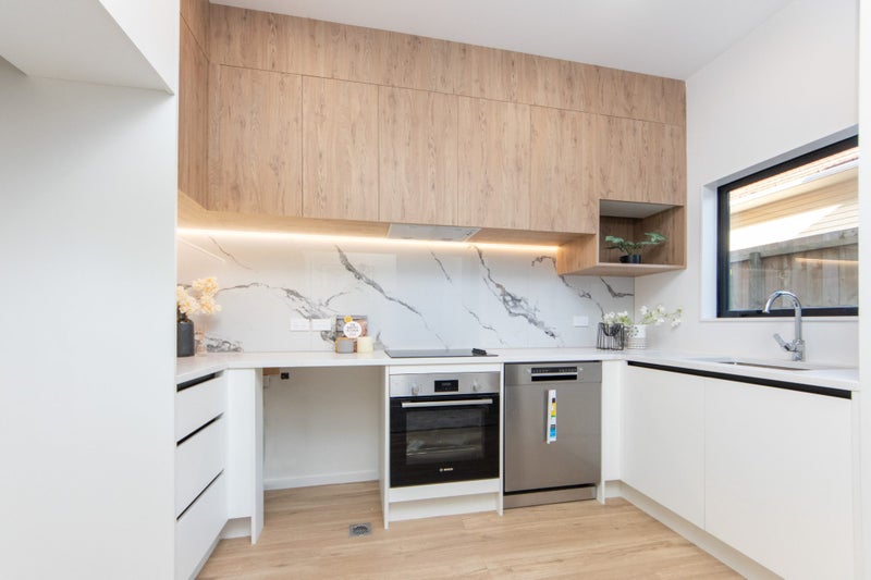 6/4 Serjeant Street, Henderson, Auckland - Carousel 1