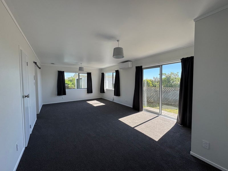 8 Chetwode Grove, Newlands, Wellington - Carousel 11