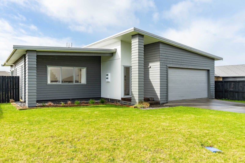 4 Kamahi Place, One Tree Point - Carousel 1