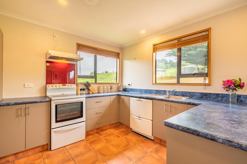 37 Burgess Street, Green Island, Dunedin - Carousel 2