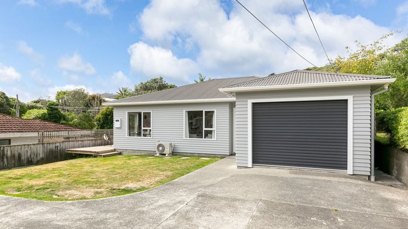 26A Duncan Street, Tawa, Wellington - Carousel 1