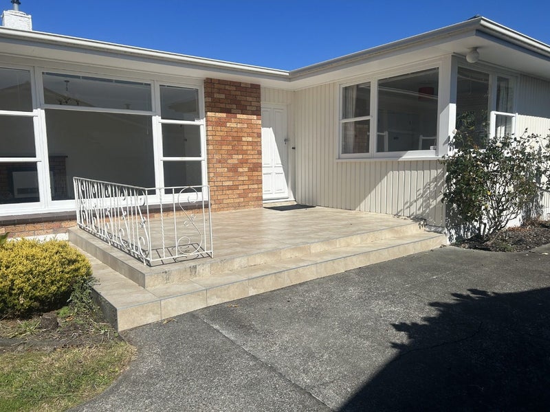 76 Wikiriwhi Crescent, Awapuni, Palmerston North - Carousel 2