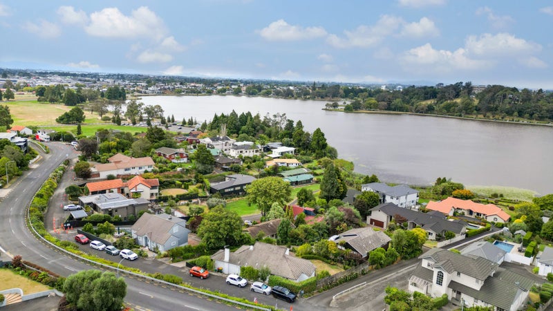 112 Lake Crescent, Hamilton Lake, Hamilton - Carousel 21