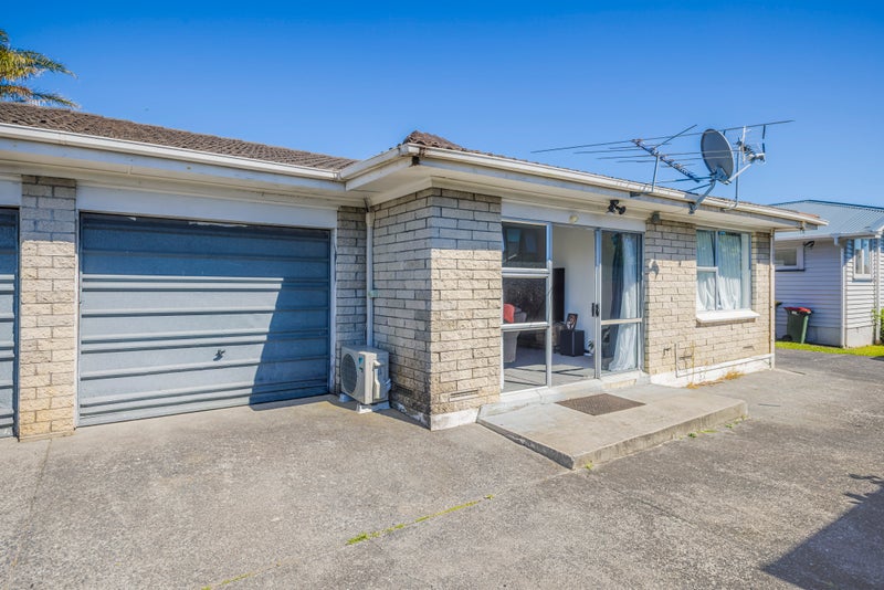 2/11 Coates Road, Papatoetoe, Auckland - Carousel 1