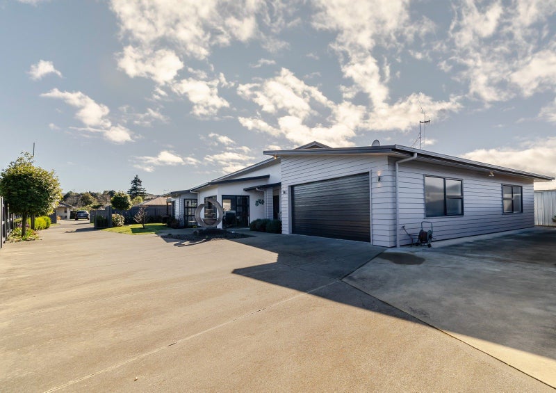 25 Chestnut Close, Kelvin Grove, Palmerston North - Carousel 25