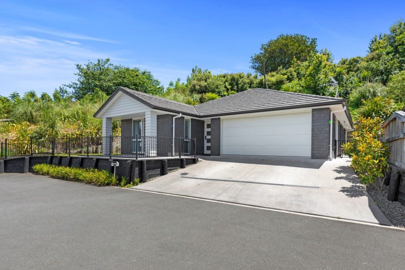 10 Stable Way, Brookfield, Tauranga - Carousel 1