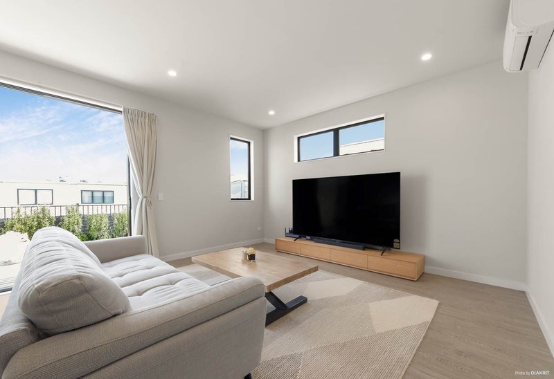 12 Porowha Road, Westgate, Auckland - Carousel 2