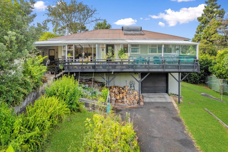 54 Paragon Avenue, Beach Haven, Auckland - Carousel 1