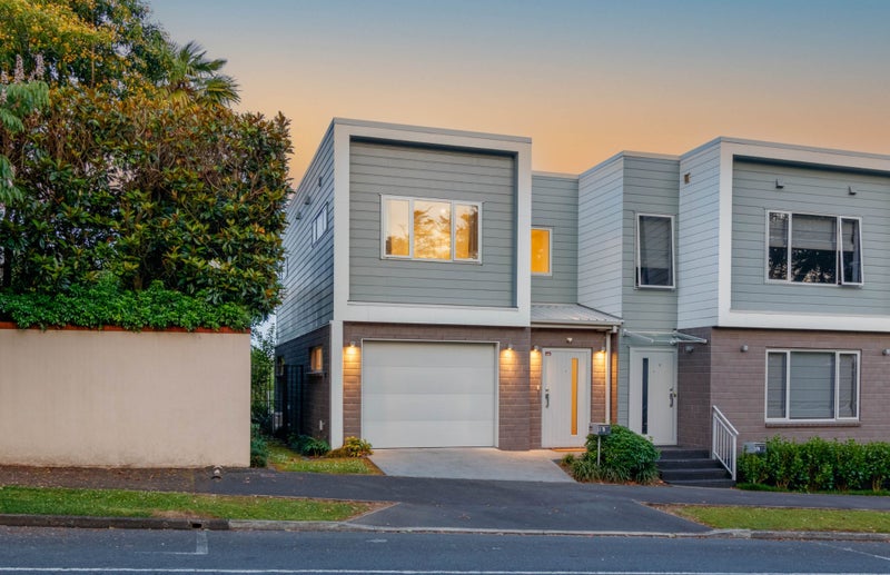 1/19 Ruakiwi Road, Hamilton Lake, Hamilton - Carousel 1