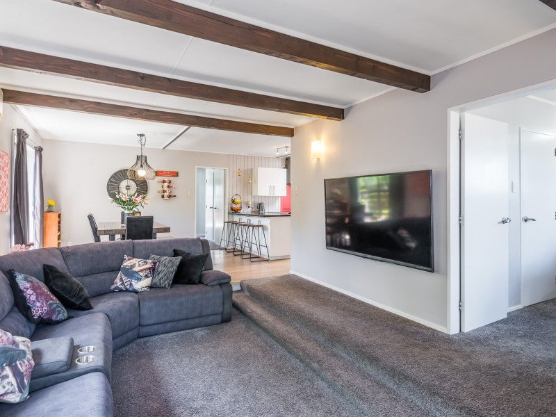 82 Gray Avenue, Paraparaumu Beach, Paraparaumu - Carousel 2