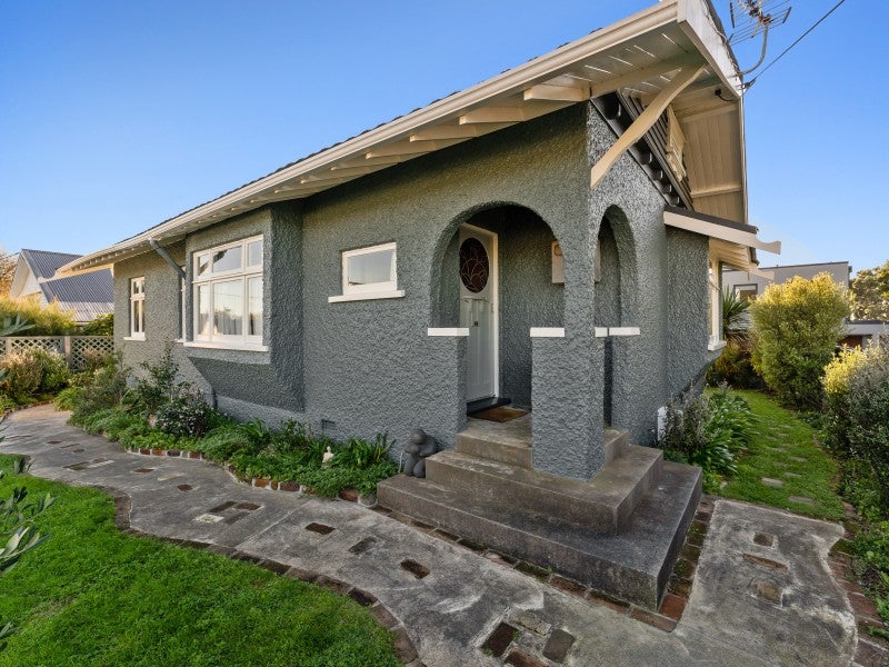 16 Birdwood Avenue, Moturoa, New Plymouth - Carousel 2