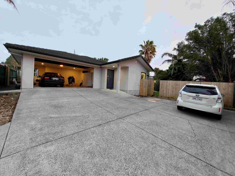 42 Triangle Road, Massey, Auckland - Carousel 1