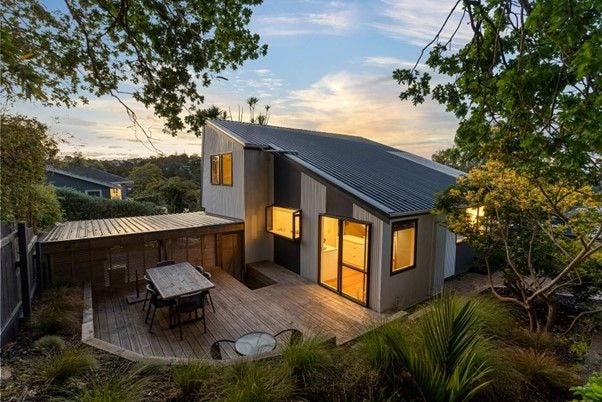 1/4 Catrina Avenue, Birkenhead, Auckland - Carousel 1