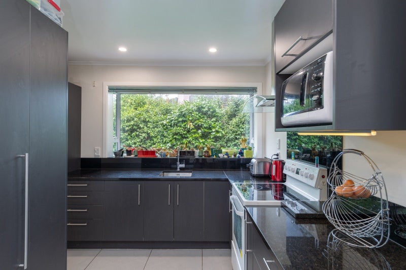 8 Davis Crescent, Elderslea, Upper Hutt - Carousel 2