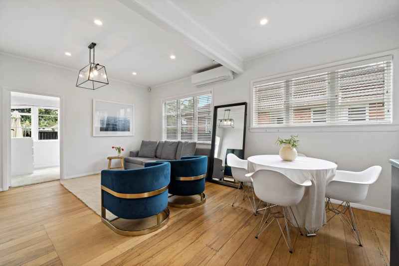 16 Erima Avenue, Point England, Auckland - Carousel 2