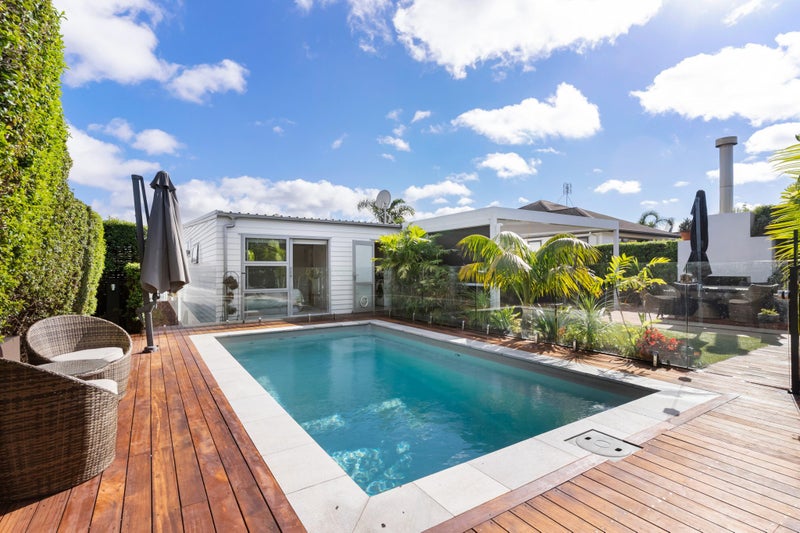 7 Vera Court, Siverdale - Carousel 2