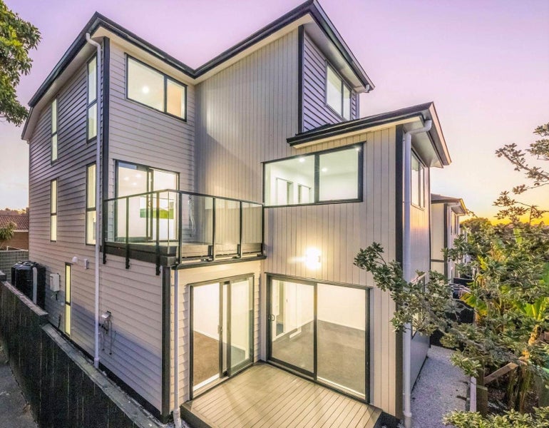 31A Waddell Avenue, Point England, Auckland - Carousel 2