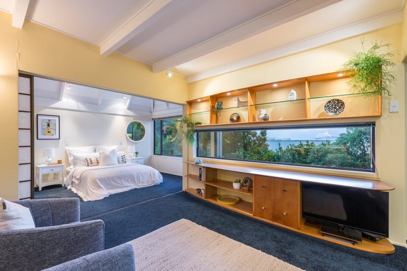 17 Dillon Street, Lowry Bay, Lower Hutt - Carousel 2