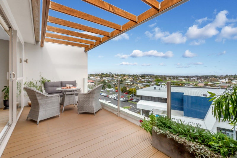 209/24 Wellington Street, Howick, Auckland - Carousel 1