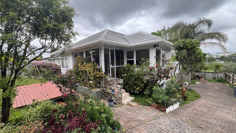 59 Bond Crescent, Forrest Hill, Auckland - Carousel 1