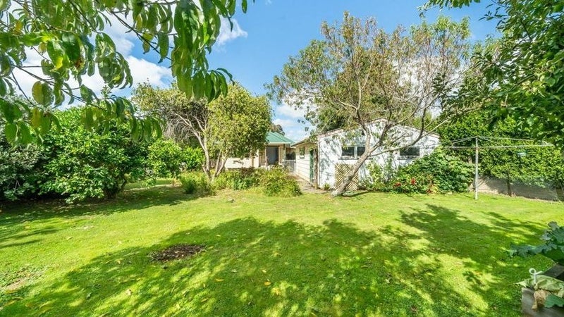 4 Davis Crescent, Elderslea, Upper Hutt - Carousel 1