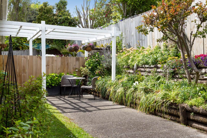 1/865 Beach Road, Waiake, Auckland - Carousel 2