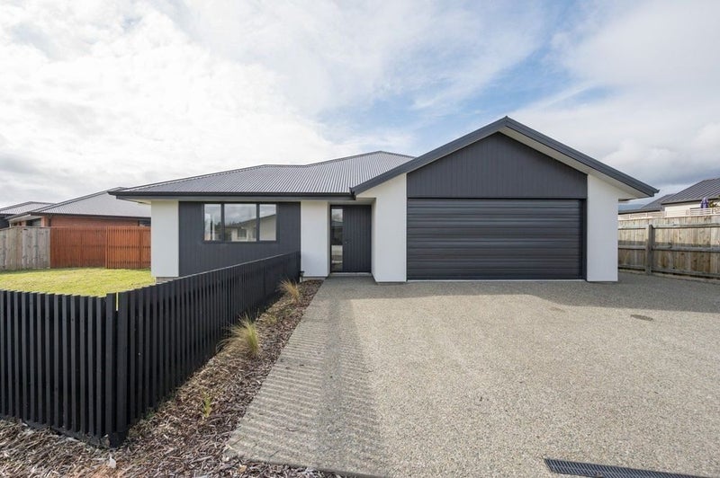 17 Hanworth Road, Appleby, Richmond - Carousel 1