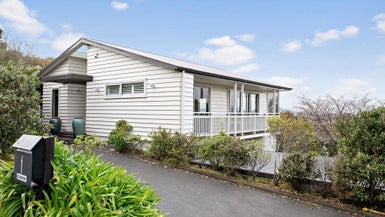 1 Elgin Way, Khandallah, Wellington - Carousel 1