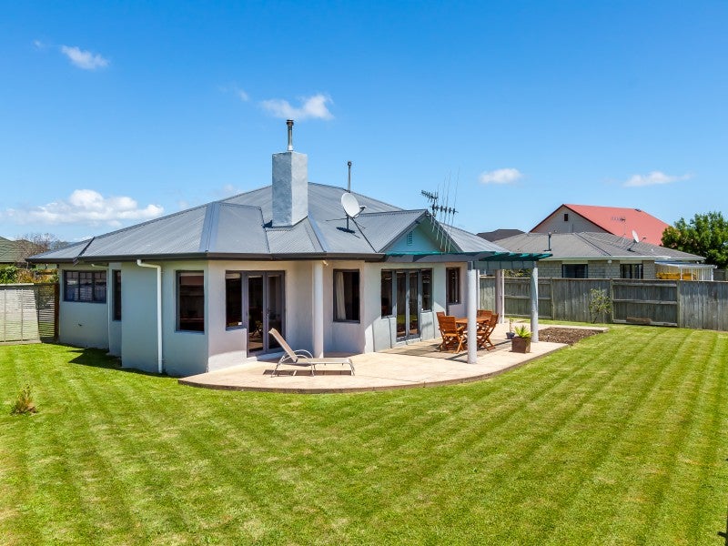 34 Royal Oak Drive, Kelvin Grove, Palmerston North - Carousel 1