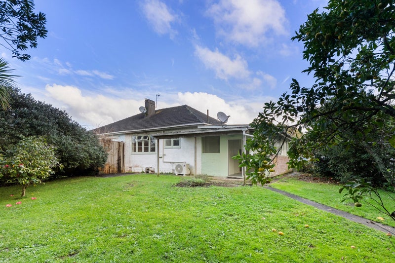 16 De Luen Street, Point Chevalier, Auckland - Carousel 1