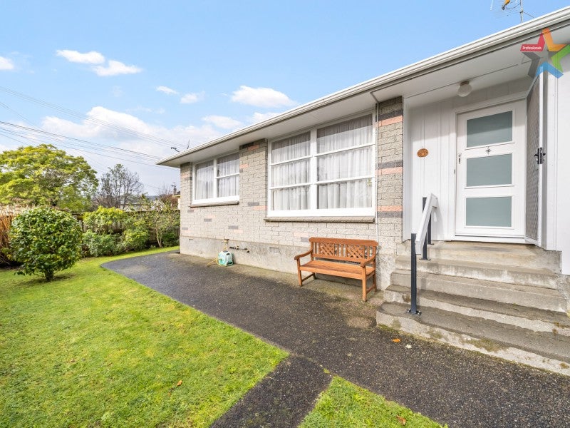 1/8 Poole Crescent, Wainuiomata, Lower Hutt - Carousel 1