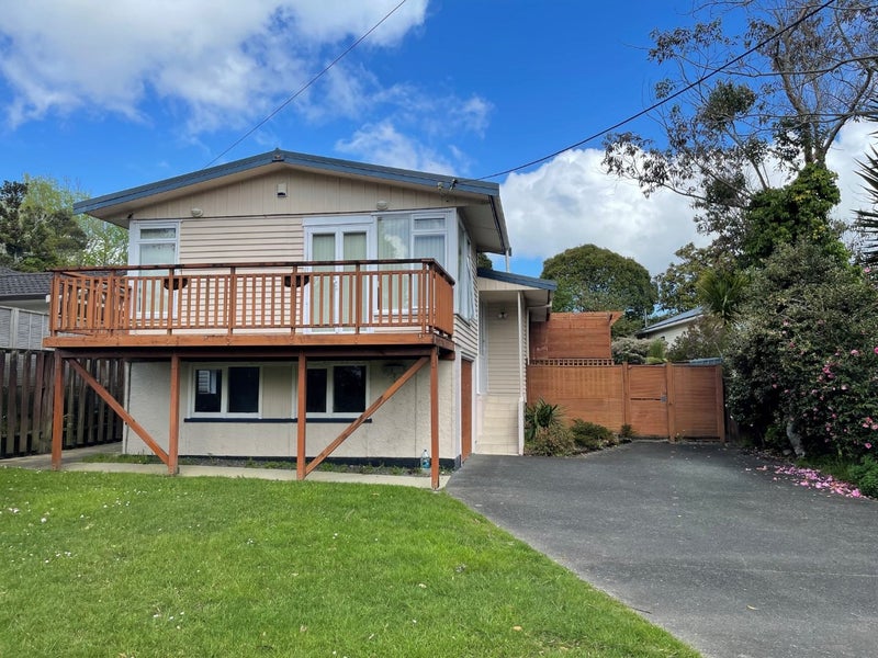 90 Cliff View Drive, Green Bay, Auckland - Carousel 1