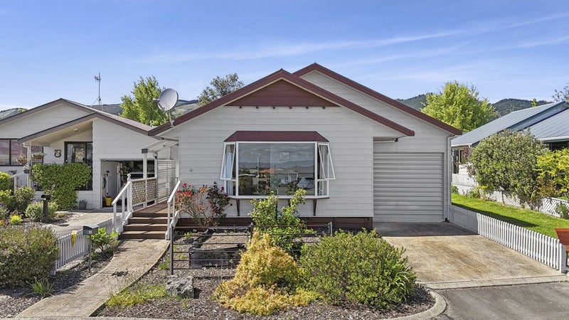 2 Fernlea Rise, Richmond, Richmond - Carousel 1