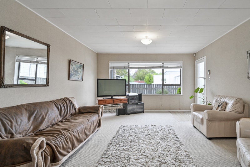 2/704 Charles Street, Raureka, Hastings - Carousel 2