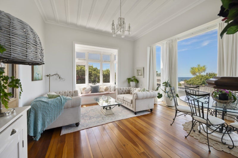 18 Lighthouse Road, Bluff Hill, Napier - Carousel 2