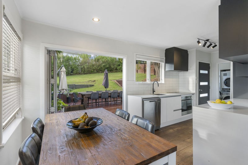 11 Stott Avenue, Birkdale, Auckland - Carousel 2