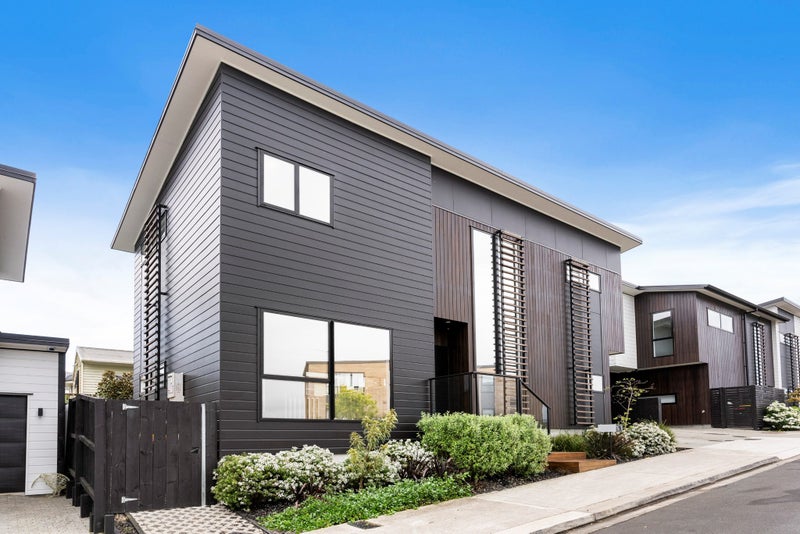 8 Reg Pearce Way, Glen Innes, Auckland - Carousel 1