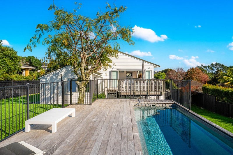 16 Coldham Crescent, Saint Johns, Auckland - Carousel 2